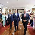 Mañueco junto a González gago y Jesús Julio Carnero en la sede de Presidencia