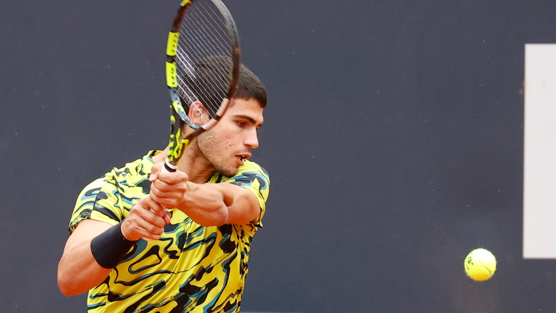 AMP.- Tenis/Roma.- Carlos Alcaraz se despide sin brillo de Roma ante el húngaro Fabian Marozsan