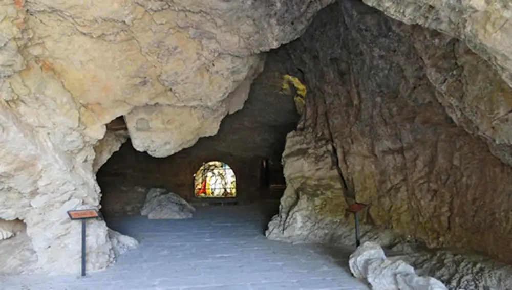 Gruta de entrada a San Saturio
