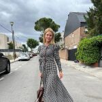 Amelia Bono con vestido y botas para San Isidro.