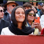 Victoria Federica en la plaza de toros viendo a Roca Rey.