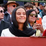 Victoria Federica en la plaza de toros viendo a Roca Rey.