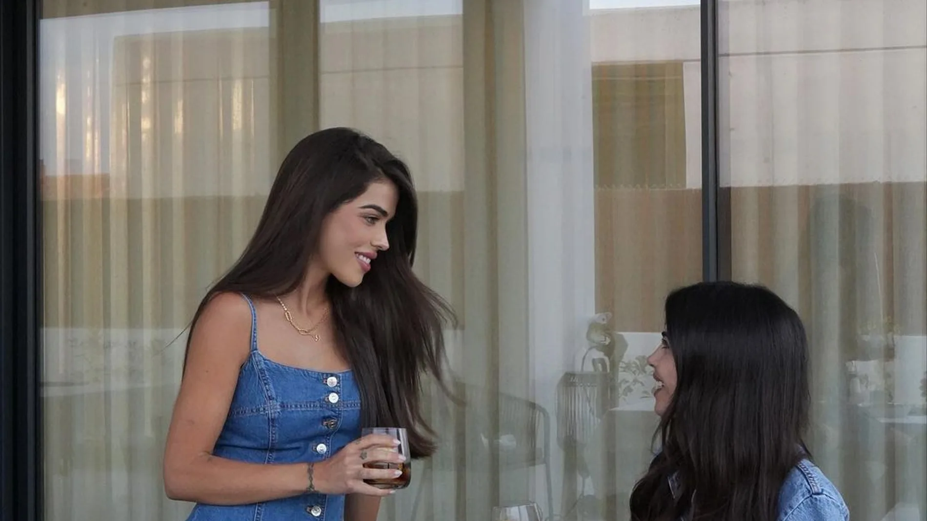 Violeta Mangriñán con vestido de Zara.