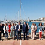El president de la Generalitat y candidato socialista a la reelección, Ximo Puig, se hace una foto de familia con los candidatos autonómicos del PSPV-PSOE por la provincia de Castellón