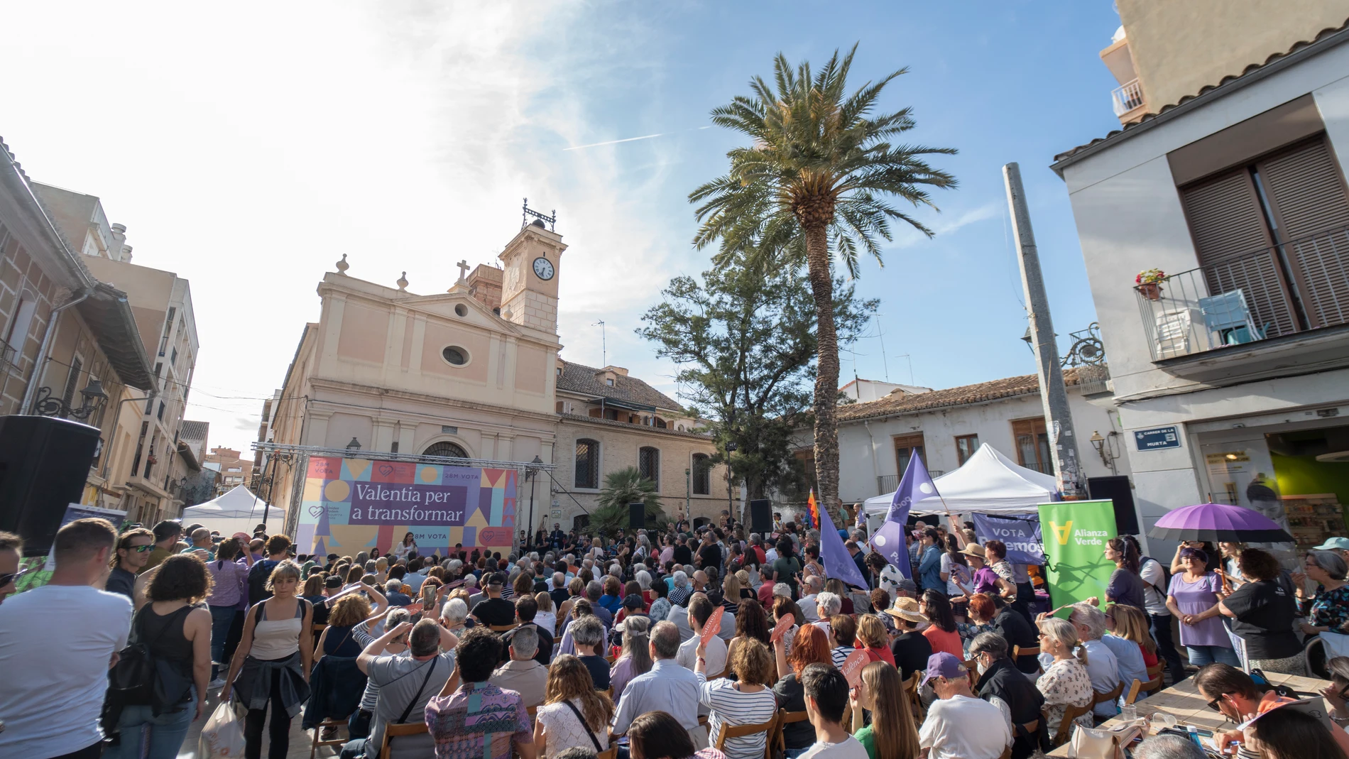 Decenas de personas durante un acto de campaña, en la Plaza de Benimaclet, a 16 de mayo de 2023, en Valencia, Comunidad Valenciana (España). Desde el comienzo de la campaña electoral, el pasado 12 de mayo, la ministra de Igualdad está visitando distintas ciudades españolas para apoyar a los candidatos y candidatas de Podemos que se presentan para las elecciones municipales y autonómicas del 28 de mayo. 16 MAYO 2023;ACTO;CAMPAÑA;ELECTORAL;CANDIDATOS; Jorge Gil / Europa Press 16/05/2023