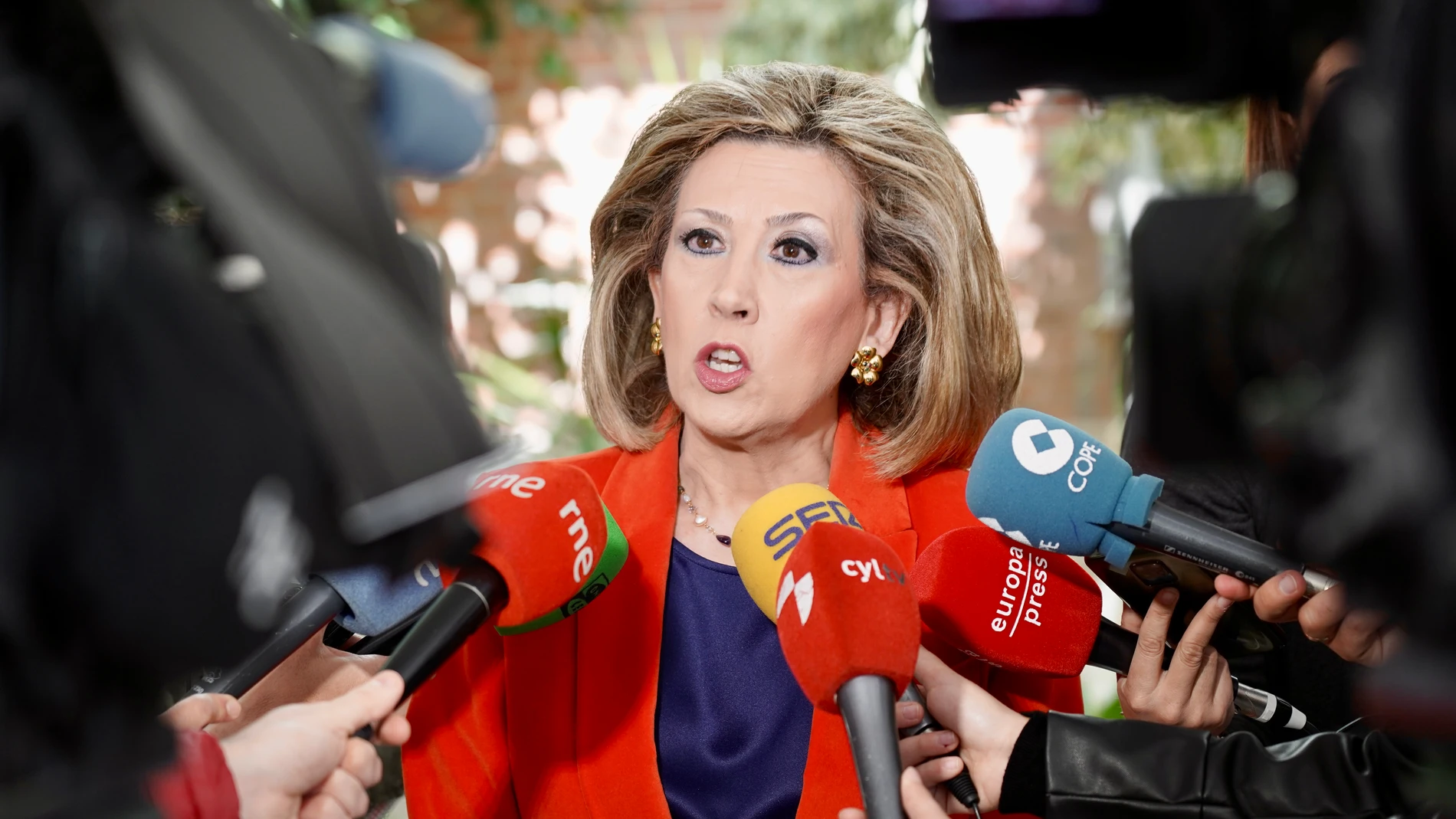 La gerente de Sacyl, Violeta Martínez Pindado, informa del acuerdo firmado con los sindicatos CSIF, CCOO y UGT