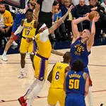 Nikola Jokic fue imparable para la defensa de los Lakers