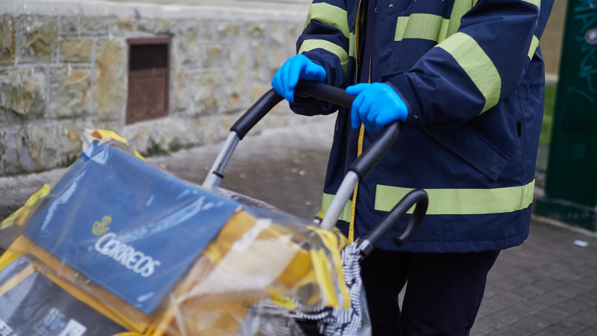 Un repartidor de Correos