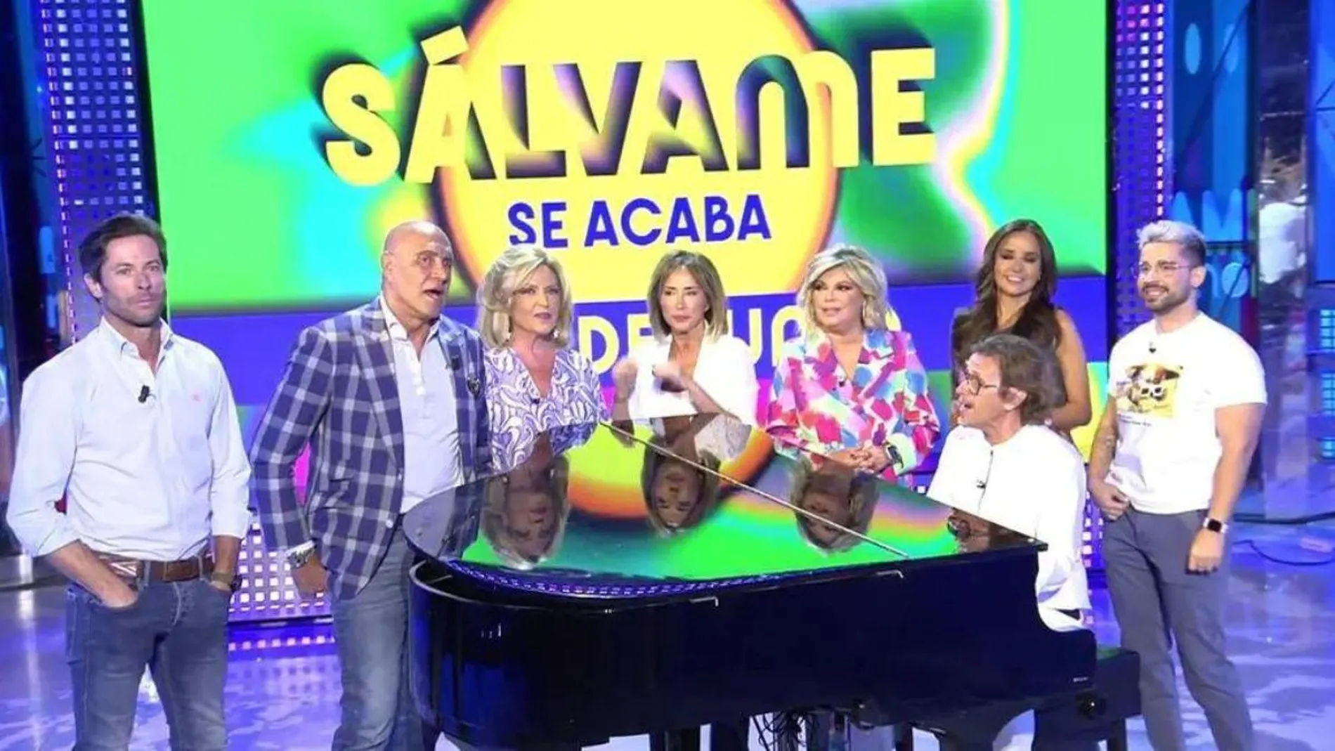 Algunos colaboradores en el plató de "Sálvame"