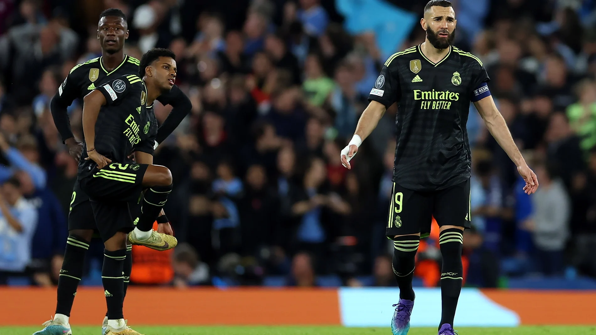 Manchester (United Kingdom), 17/05/2023.- Karim Benzema (R) of Real Madrid reacts after Manchester City scored their third goal during the UEFA Champions League semi-finals, 2nd leg soccer match between Manchester City and Real Madrid in Manchester, Britain,.