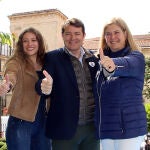 El presidente del Partido Popular de Castilla y León, Alfonso Fernández Mañueco, participa en un mitin junto a la presidenta del PP de León, Ester Muñoz; el consejero de Fomento, Juan Carlos Suárez Quiñones y la candidata a la Alcaldía de León, Margarita Torre