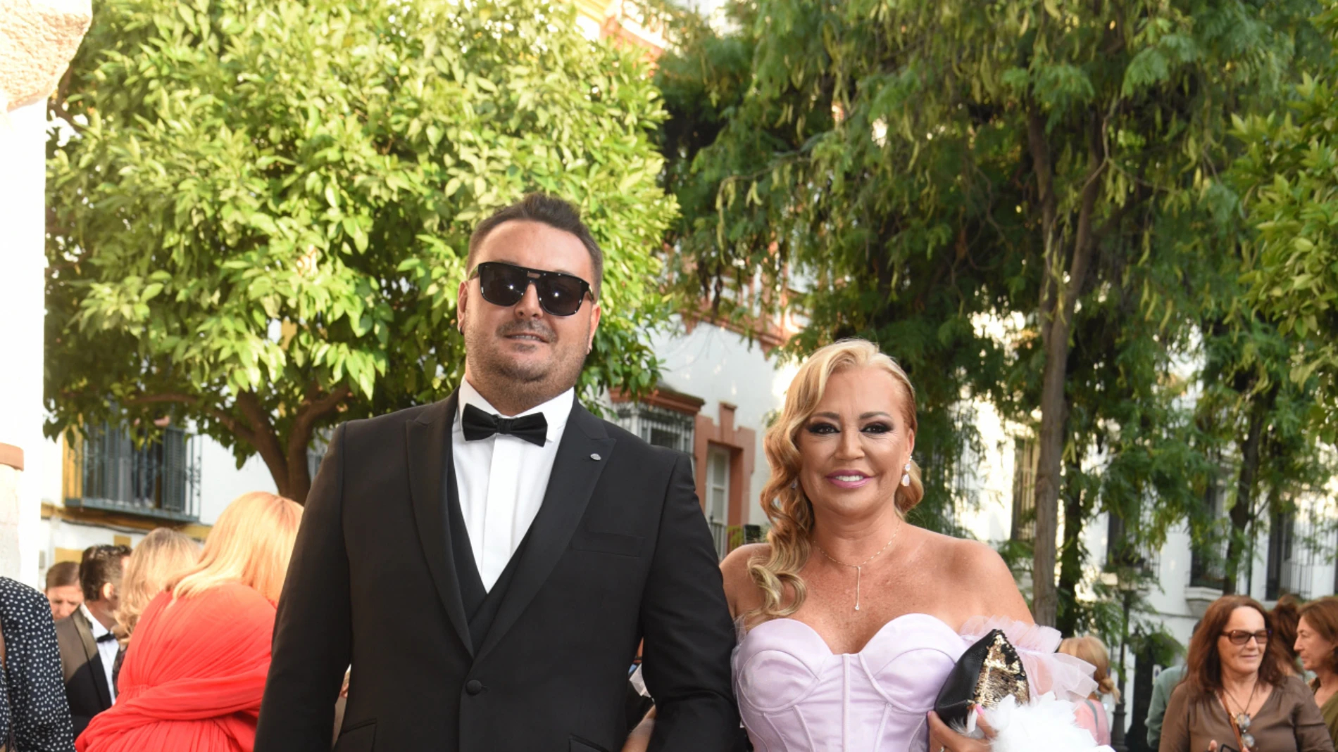 Belén Esteban y Miguel Marcos como invitados de boda.