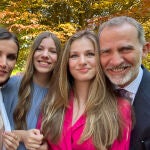 El mensaje del collar de Leonor en su graduación.