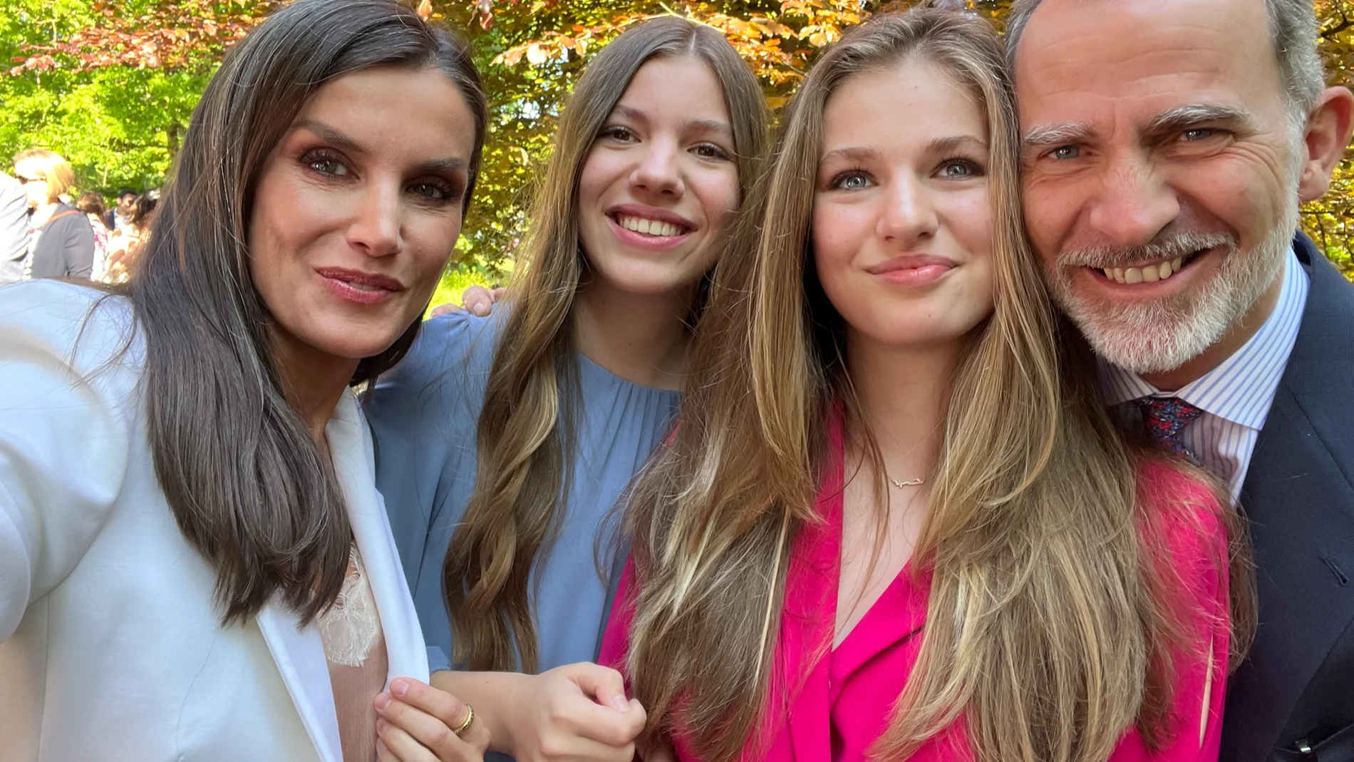 El mensaje del collar de Leonor en su graduación.