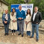 El candidato del PP por Segovia, José Mazarías, presenta su propuesta juvenil, junto a Francisco Vázquez, Paloma Sanz, Andrea Ballesteros y Elena Rincón