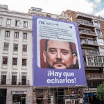 MADRID.-28M.- PP de Madrid denuncia a Podemos ante la Junta Electoral y exige retirar la lona con la foto del hermano de Ayuso