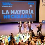 López Miras junto a José María Aznar y José Ballesta esta mañana en el acto central de campaña