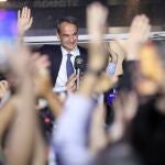 Athens (Greece), 21/05/2023.- Greek Prime Minister and leader of New Democracy political party, Kyriakos Mitsotakis, greets supporters after the announcement of the first results of the Greek general elections, at the headquarter's party, in Athens, 21 May 2023. The joint exit poll of nationwide television stations in Greece showed a comfortable lead of ruling New Democracy party during national elections on Sunday, after polls shut down at 7:00 p.m. (Elecciones, Grecia, Atenas