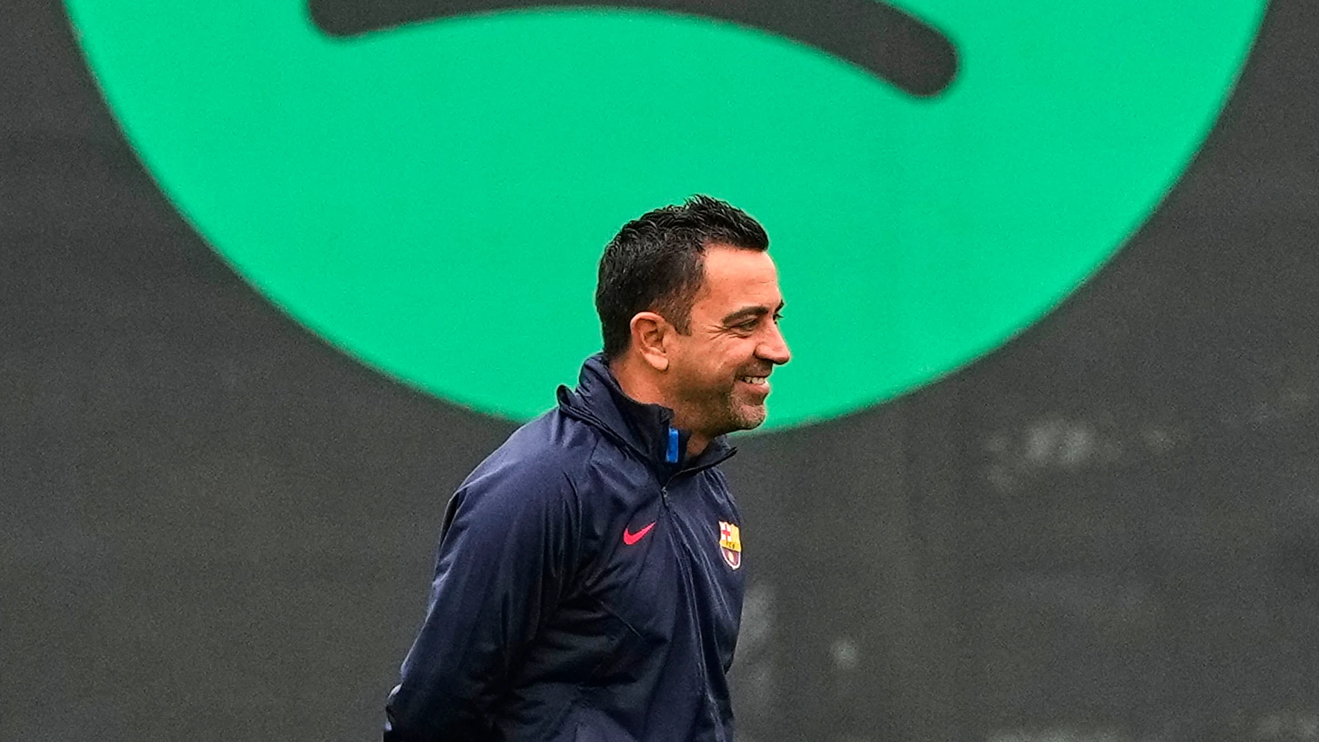 GRAFCAT601. BARCELONA, 22/05/2023.- El entrenador del FC Barcelona, Xavi Hernández, durante el entrenamiento que el equipo azulgrana ha realizado en la ciudad deportiva Joan Gamper para preparar el partido de LaLiga que mañana disputará ante el Real Valladolid. EFE/Alejandro García