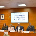 : Laura Escudero, bióloga de Avicogan; Beatriz Molinuevo, investigadora de ITACYL; Mª del Pino Pérez, directora del CAMN (Centro de Análisis del Medio Natural) de la UCAV; Alberto Pascual, CEO de KERBEST (AVICOGAN); y Ramón Gea, director Comercial de Mecánicas Segales