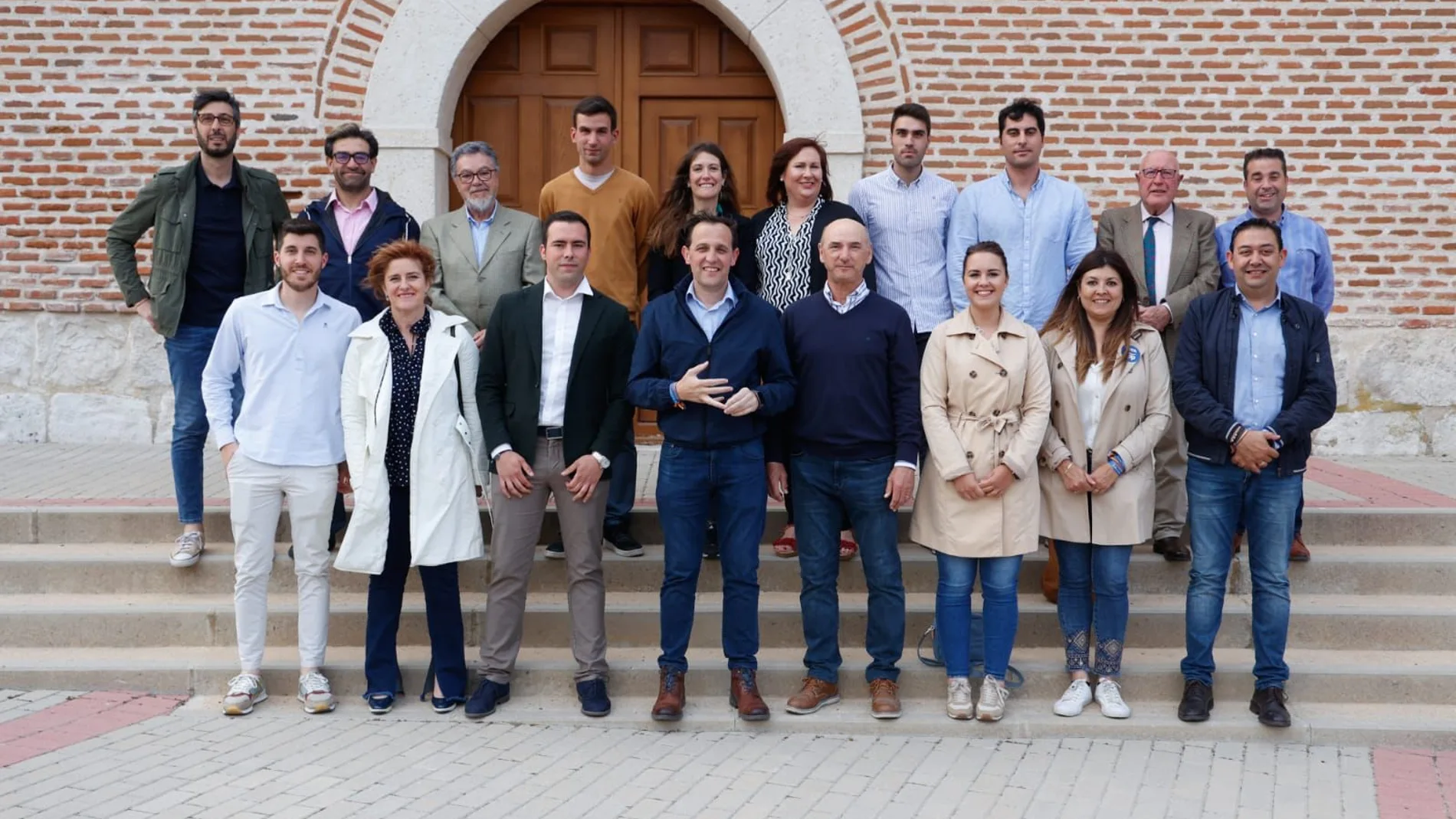 El presidente del Partido Popular de Valladolid, Conrado Íscar, presenta la candidatura de Guillermo Alonso a la Alcaldía de Pozal de Gallinas