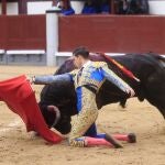 MADRID, 23/05/2023.- El novillero Sergio Rodríguez durante el duodécimo festejo de la Feria de San Isidro, este martes en la Monumental de Las Ventas, en Madrid. 