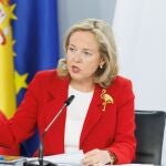 La vicepresidenta primera y ministra de Asuntos Económicos y Transformación Digital, Nadia Calviño, interviene durante una rueda de prensa posterior al Consejo de Ministros en Moncloa, a 23 de mayo de 2023, en Madrid (España)