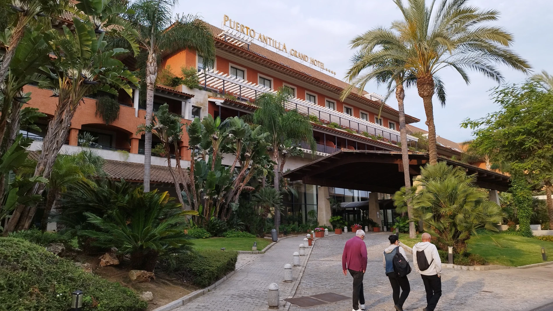 Detalle de la impresionante entrada de este magnífico hotel