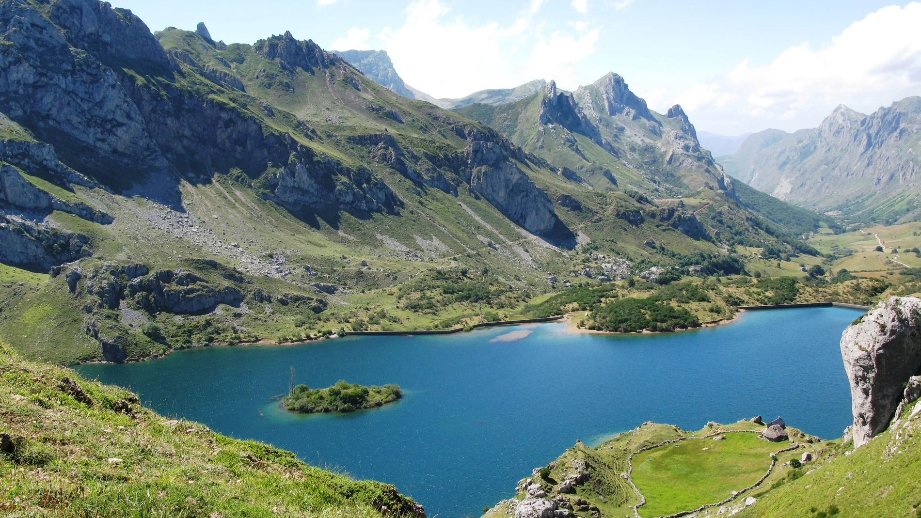 El Lago del Valle forma parte del Parque Natural de Somiedo