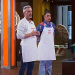 Paquito 'La Leyenda' junto a Ana de Estepa en el plató de 'MasterChef'