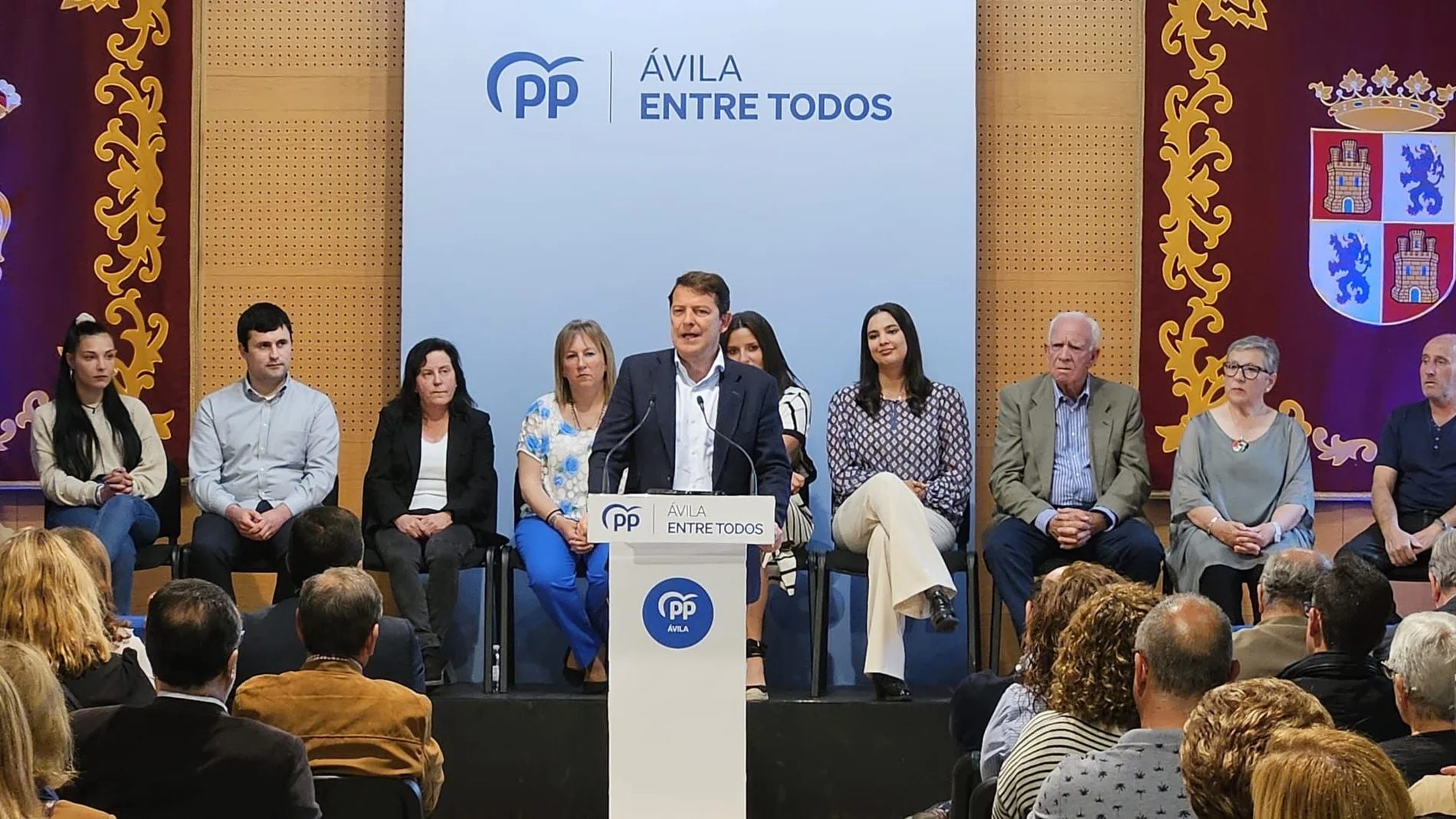 Mañueco interviene en el acto de campaña en El Tiemblo (Ávila)