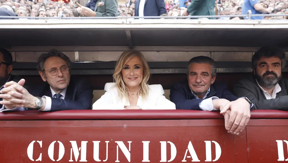 Toros en las Ventas. Manzanares, Emilio de Justo y Roca Rey. Cristina Cifuentes