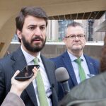 García-Gallardo junto a Gerardo Dueñas en Bruselas