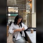 "Cuando llegas a tu destino, puedes quitarte la 'camisa del metro'"