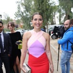Alba Díaz llegando a la boda de Willy Bárcenas y Loreto Sesma