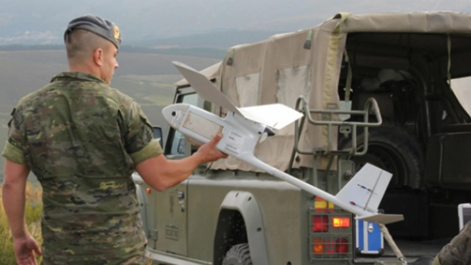Militares españoles con drones