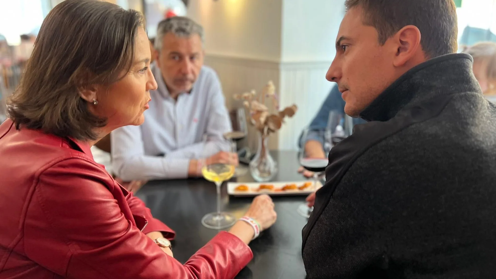 Reyes Maroto y Juan Lobato, en la jornada de reflexión de ayer, en el barrio de Las Letras