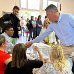 El candidato del PP en Badalona, Xavier García Albiol, en el momento de la votación