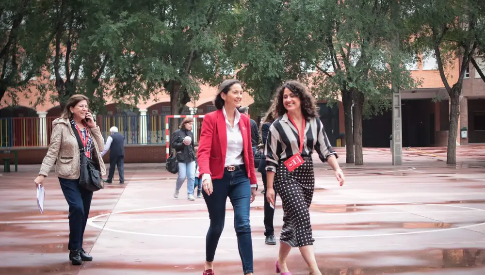 Reyes Maroto, tras acudir a votar