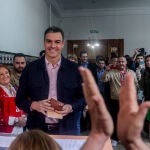 Pedro Sánchez vota para las elecciones municipales y autonómicas de 2023