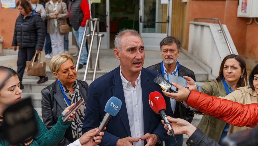 Mazarías atiende a los medios de comunicación en Segovia