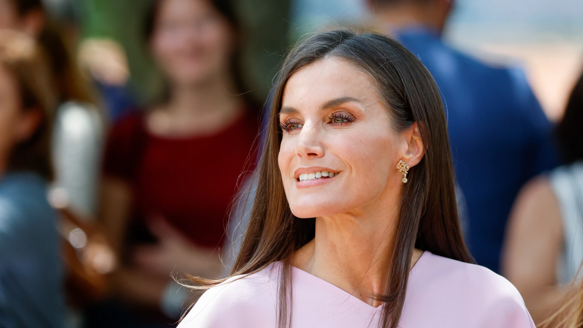 La Reina Letizia luce sonrisa