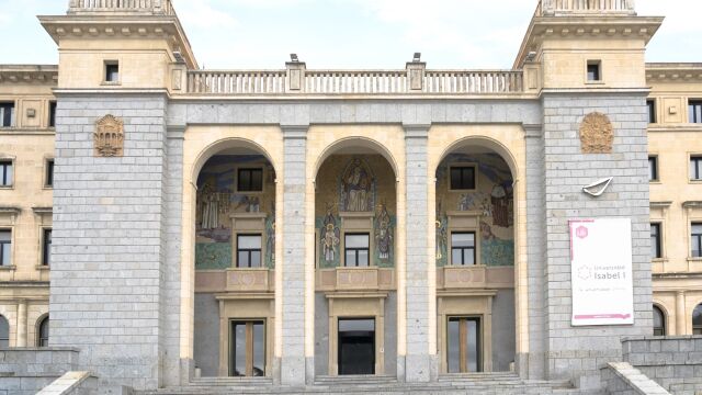 Fachada de la Universidad Isabel I