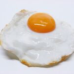 Los huevos fritos también pueden cocinarse en la freidora de aire