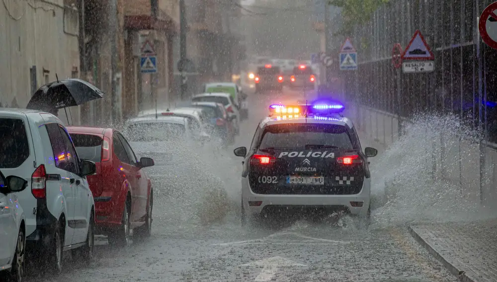 9 rescates, 15 achiques y 23 obstáculos retirados de la vía por las lluvias en Murcia