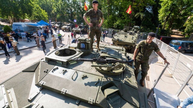 Una muestra acerca el Ejército en Granada como antesala del día de las Fuerzas Armadas