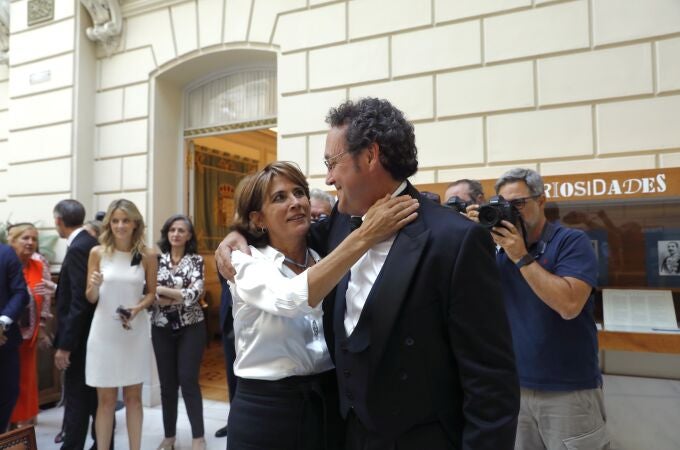 Dolores Delgado y Álvaro García Ortiz durante el nombramiento del segundo como nuevo Fiscal General del Estado, en la sede de la Fiscalía.