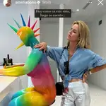 Amelia Bono se suma a la tendencia de los pantalones metalizados.