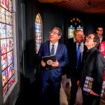 La Fundación Cajasol presenta la exposición "Lumen de Lúmine. Conservación preventiva de las vidrieras en la Catedral de Sevilla" 