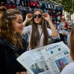 Promocion La Razon. Gafas de Sol Wireless con Música © Alberto R. Roldán / Diario La Razón
